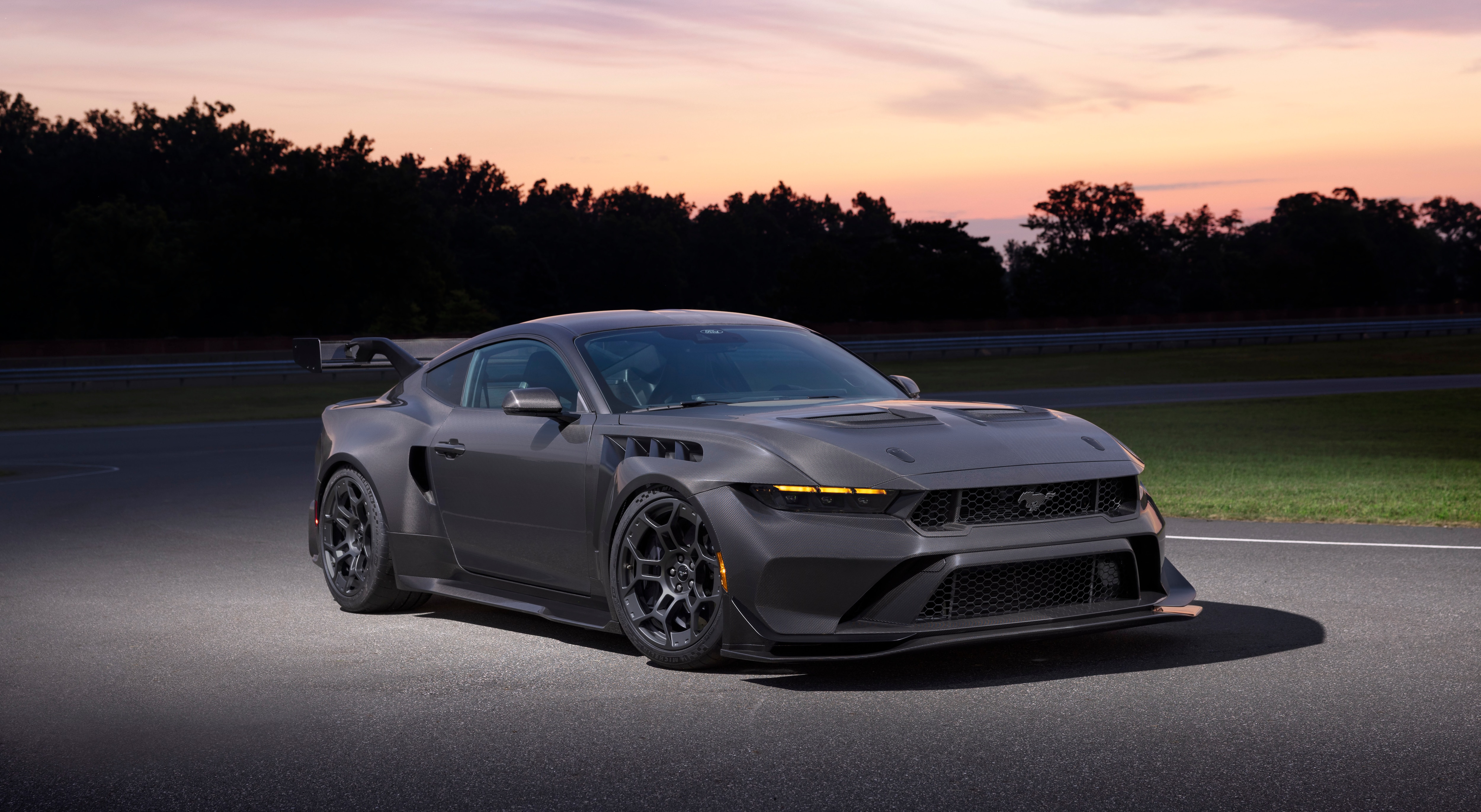 Ford Mustang GTD Liquid Carbon está listo para correr en pista.