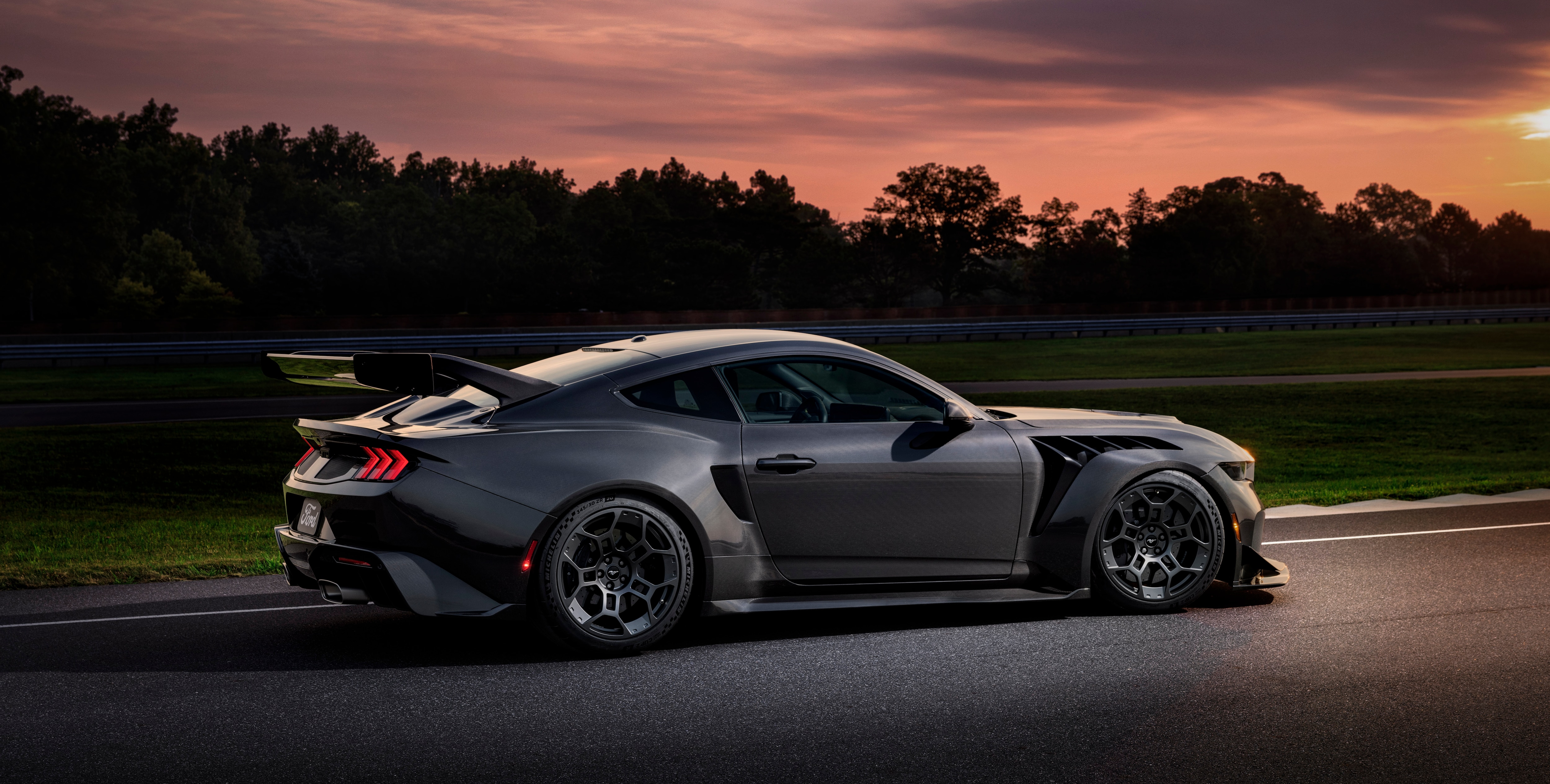 Ford Mustang GTD Liquid Carbon tiene todos los elementos con fibra de carbono.