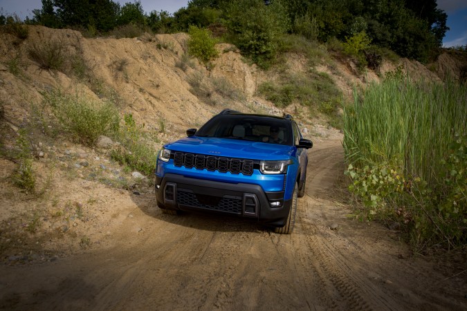 Jeep Cherokee 2026 ofrece capacidades todoterreno.