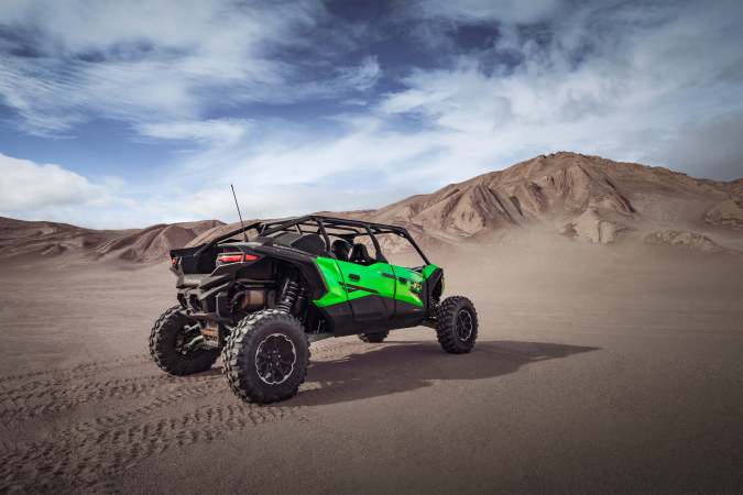 Kawasaki Teryx H2 en el desierto fotografía