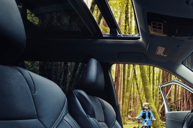 Mitsubishi Outlander Trail Edition 2025 tiene asientos con cuero y gamuza.