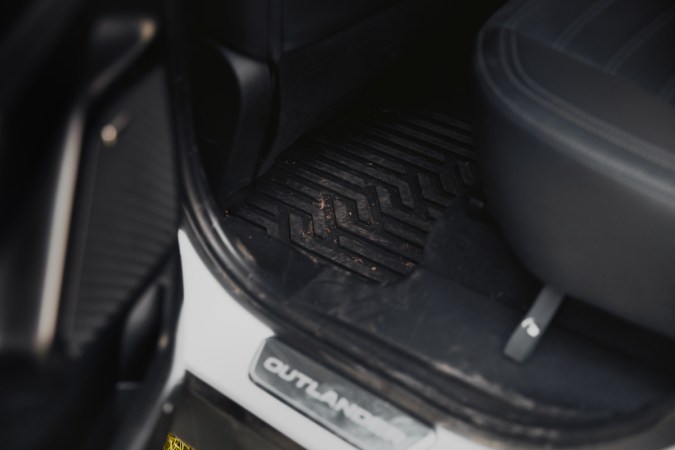 Mitsubishi Outlander Trail Edition 2025 tiene un interior resistente.