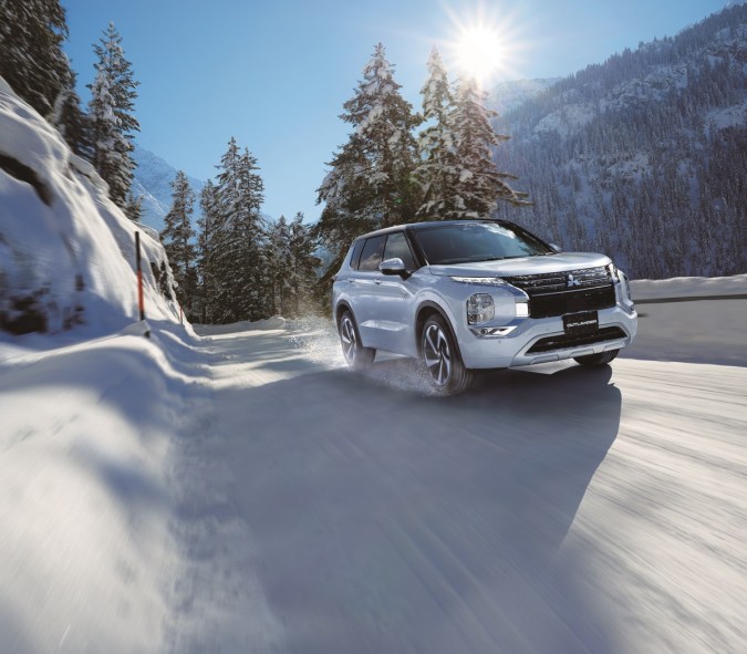 Mitsubishi Outlander Trail Edition 2025 tiene el sistema Super-All Wheel Control para mayor tracción.