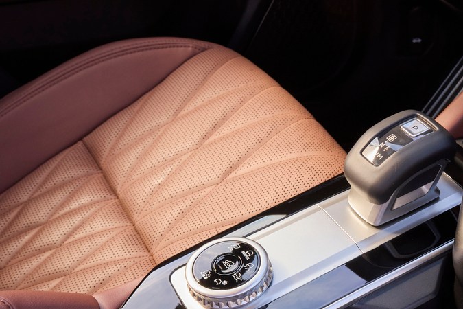 Mitsubishi Outlander Trail Edition 2025 agrega nuevos portavasos.