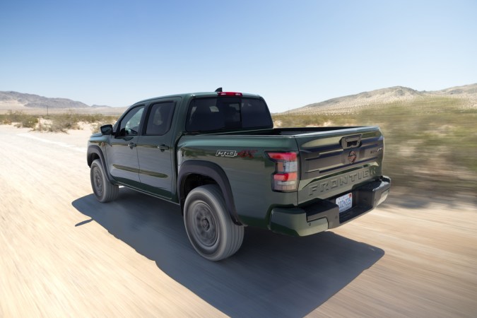 Nissan Frontier Pro-4X Roush 2026 tiene elementos todoterreno.