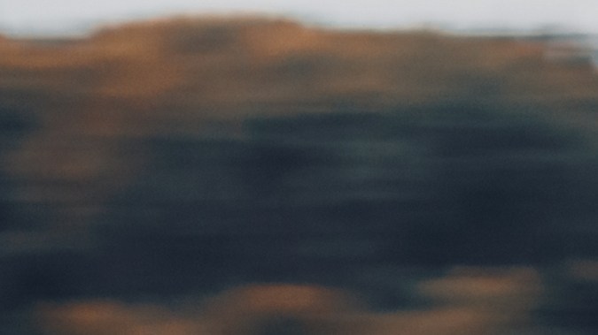 Nissan Rogue sobre una autopista 