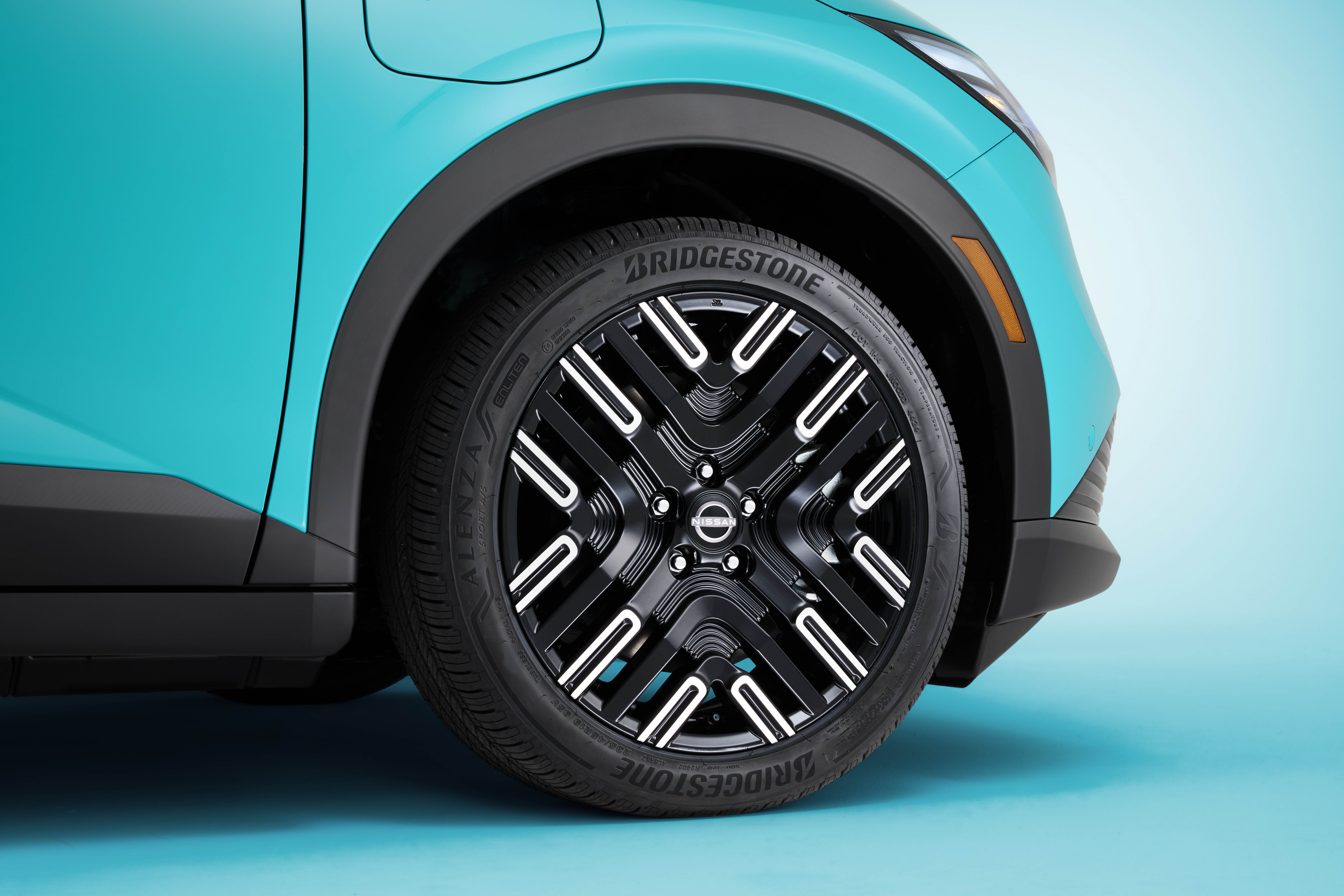 Nissan Leaf 2026 tiene nuevo diseño de llantas.