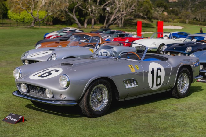 Vive la magia de Pebble Beach Concours 2025 en Monterey Car Week.