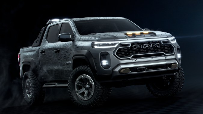 Ram Dakota Nightfall Concept llega como camioneta pick-up mediana.
