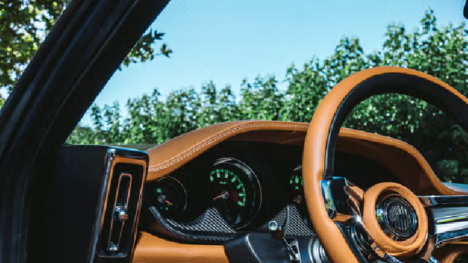 Ringbrothers Octavia es un interior con cuero crema que suma elegancia.