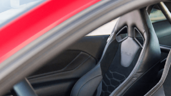 Shelby Super Snake R 2026 tiene un interior con grandes acabados en cuero.
