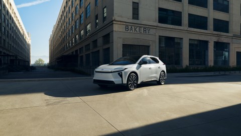 Toyota bZ 2026 es más barata que la 2025.