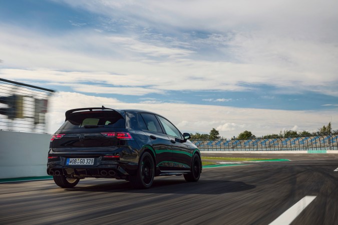 Conduce la emoción con el Volkswagen Golf R 2025 y su tracción 4Motion.