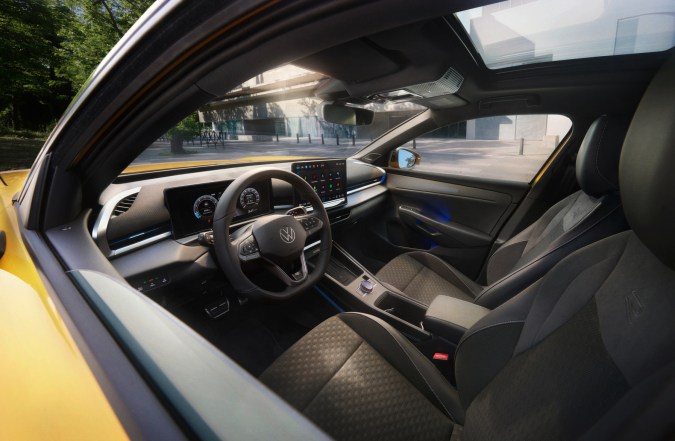 Volkswagen T-Roc 2026 tiene un interior más espacioso.