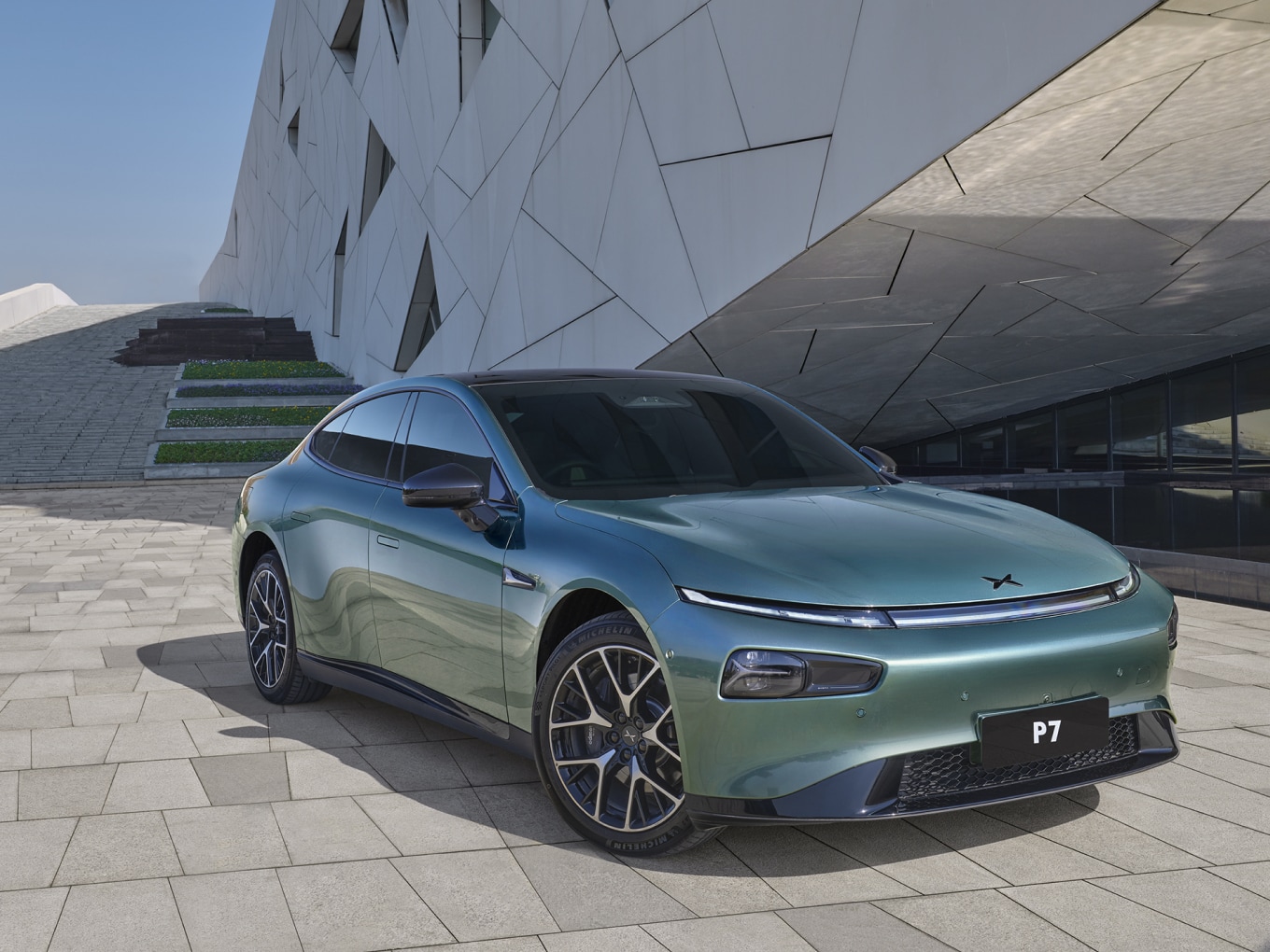 ¿Buscas un coche eléctrico premium? El Xpeng P7 llega para sorprender.