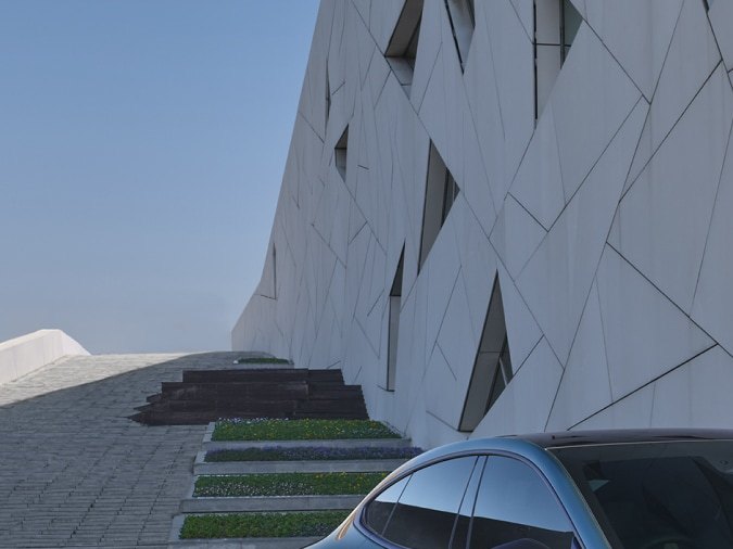 ¿Buscas un coche eléctrico premium? El Xpeng P7 llega para sorprender.