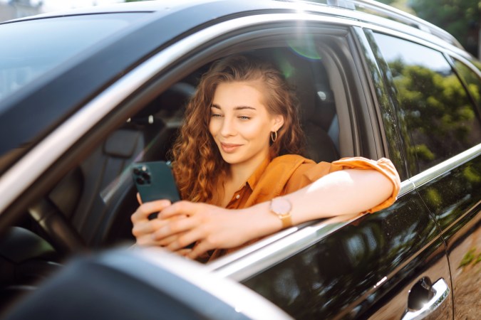 teléfono en el carro