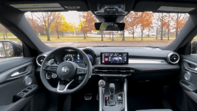 Alfa Romeo Tonale Tributo Italiano 2025 tiene un interior elegante.
