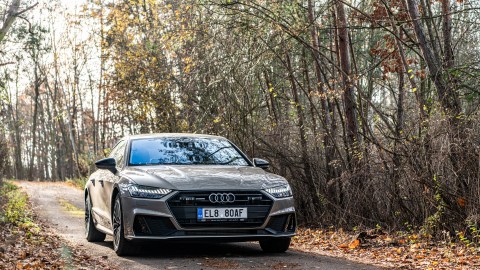 Audi A7 es un sedán con buen rendimiento y espacioso.