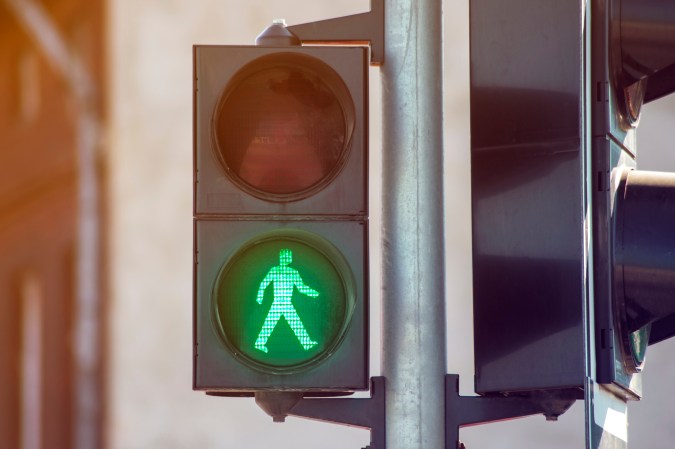 semáforos y otros controles de tráfico