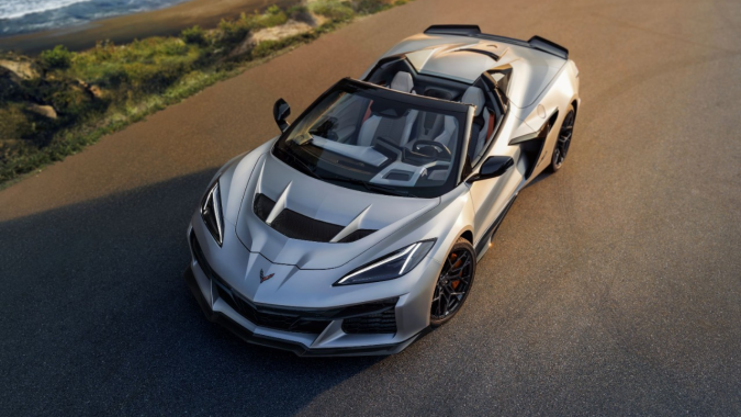Chevrolet Corvette ZR1X Quail Silver Limited Edition costará $241,000 dólares.