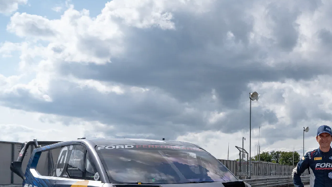 Ford F-150 Lightning SuperTruck y SuperVan 4.2 rompen récords en Nürburgring.