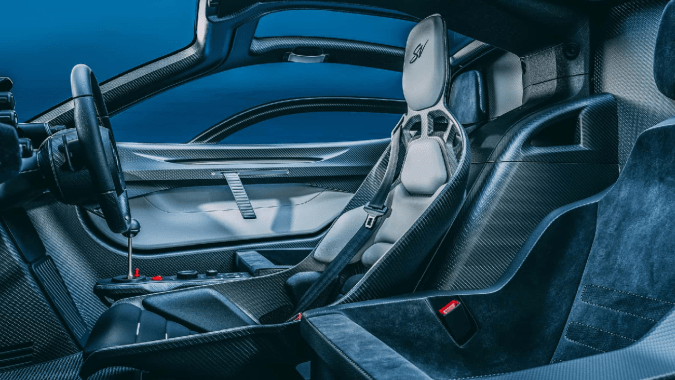 GMA Le Mans GTR tiene un habitáculo centrado en la conducción.