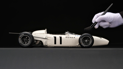 Honda F1 RA272 de 1965 modelo a escala es una replica exacta.