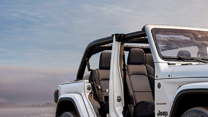Jeep Wrangler 2026 tiene versiones de dos y cuatro puertas.