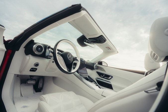 Mercedes-Maybach SL680 Monogram Series 2026 está pensado en el confort.