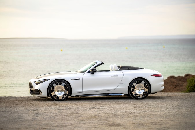 Mercedes-Maybach SL680 Monogram Series 2026 representa el lujo en un biplaza.
