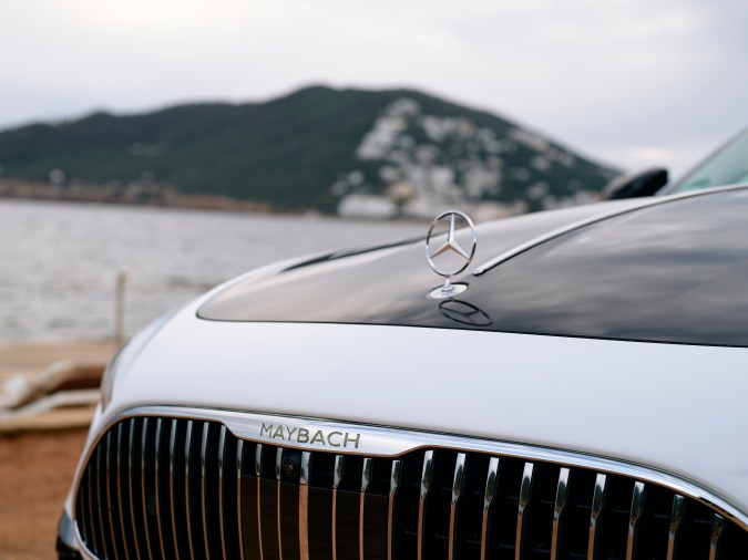 Mercedes-Maybach SL680 Monogram Series 2026 tiene detalles de su versión sedán.