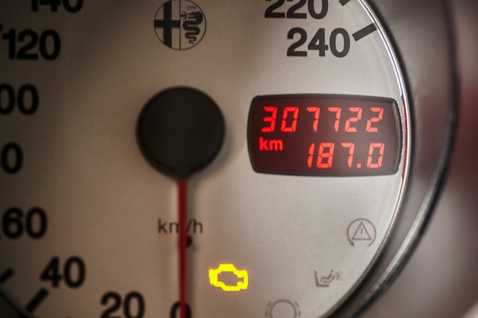 El odómetro es fundamental para saber cuanto recorrido tiene un auto.