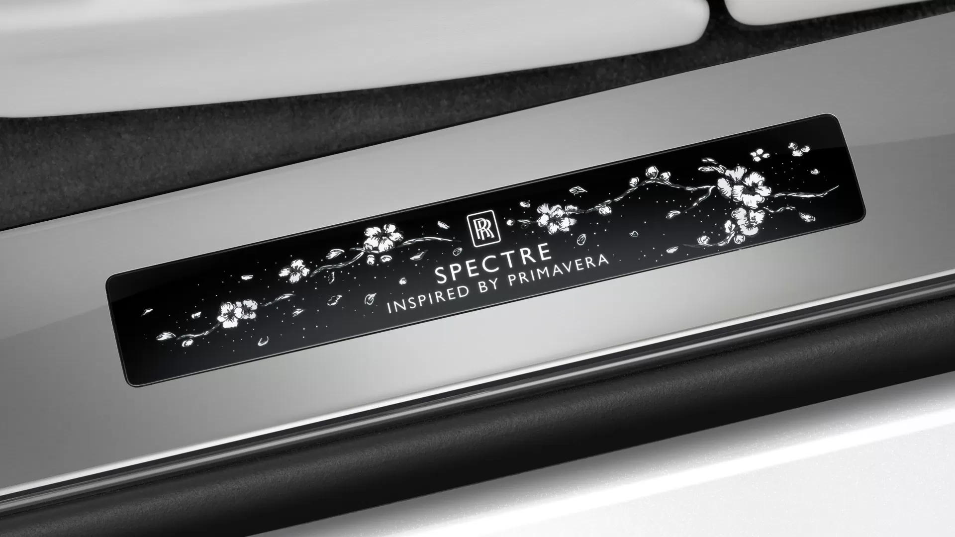 Spectre Primavera: Cherry blossoms y tecnología en un Rolls-Royce único.