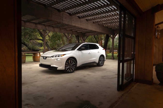 Conoce el Solterra 2026: 338 hp y estilo renovado en un SUV eléctrico.