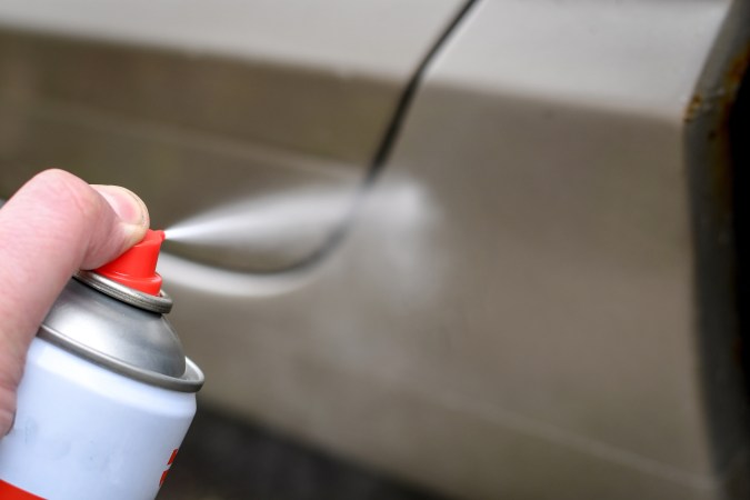 Pintura de autos en spray son una solución temporal.