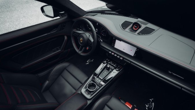 Porsche 911 Carrera 4 GTS "Tributo a Transfăgărășan" es personalizado por sus clientes.