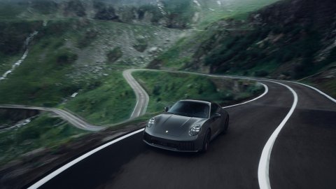 Porsche 911 Carrera 4 GTS "Tributo a Transfăgărășan" es una edición limtada.