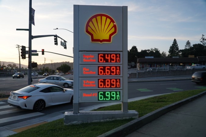 Los mejores días para llenar tu tanque y ahorrar dinero.