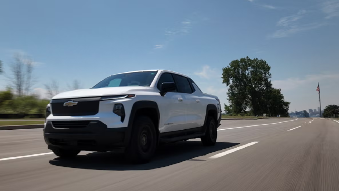 Chevrolet Silverado EV 2025 rompió el record de más millas recorridas con una sola carga.