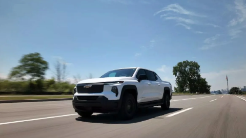 Chevrolet Silverado EV 2025 recorrió más de mil millas con una sola carga.