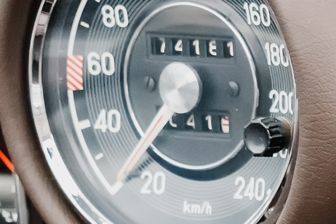 Los botones físicos han sido poco a poco eliminados de los autos.