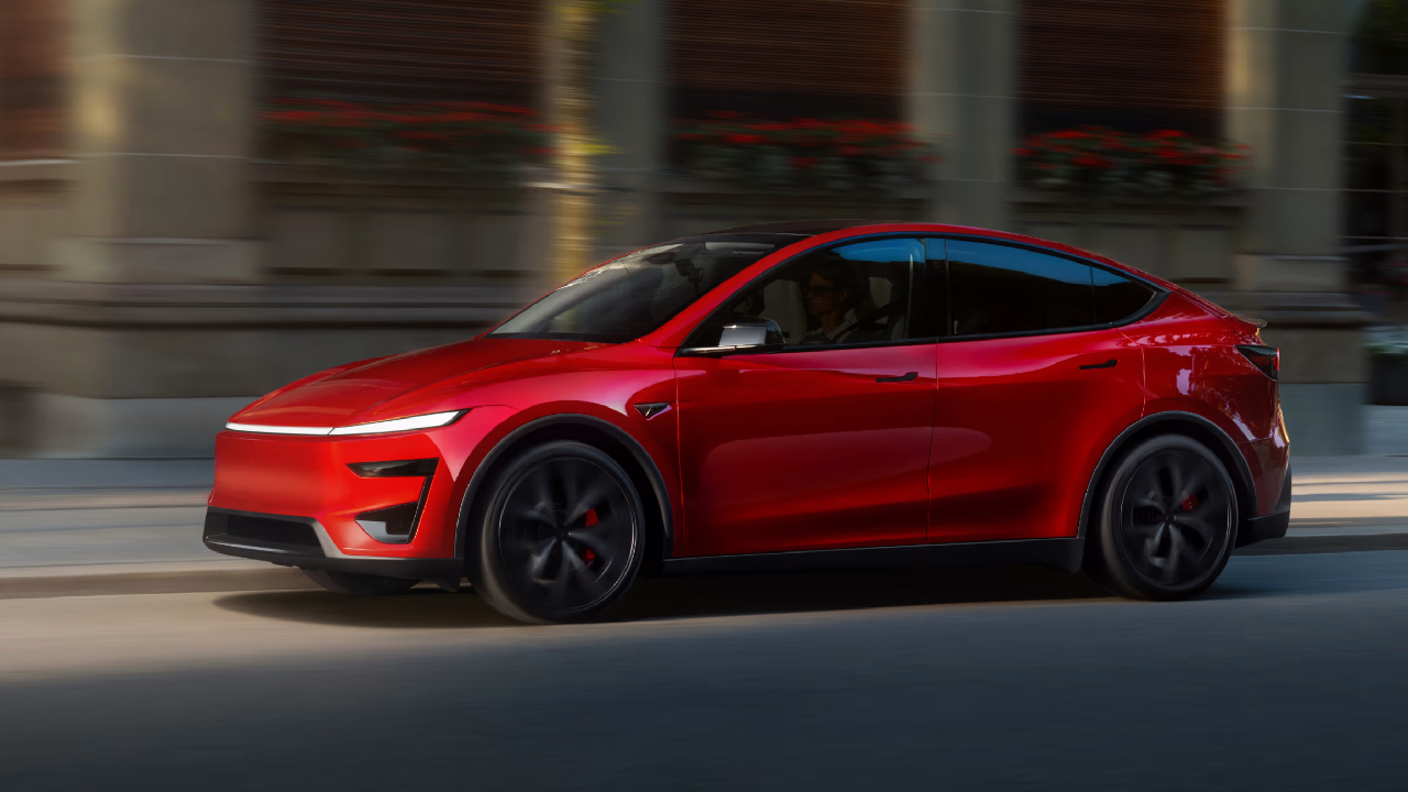 Tesla Y Performance 2026 tiene un alerón de fibra de carbono.
