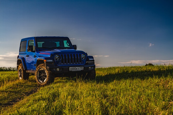Jeep Wrangler Sport es la versión básica de la línea.