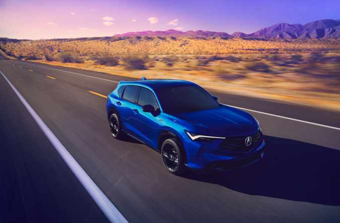 Explora el Acura ADX 2025: interior premium y rendimiento eficiente en carretera.