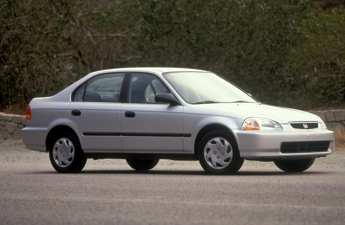 Honda Civic y más: autos ideales para mantenimiento automotriz casero.