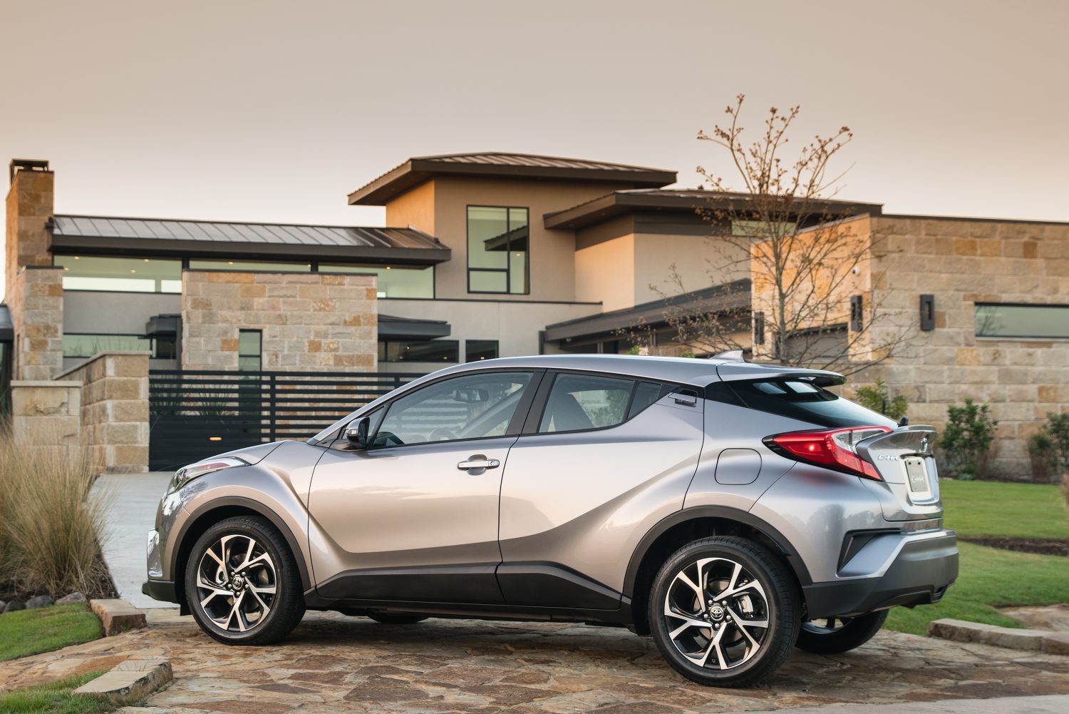 Toyota C-HR 2019: Espacio reducido y ruido en este crossover usado.