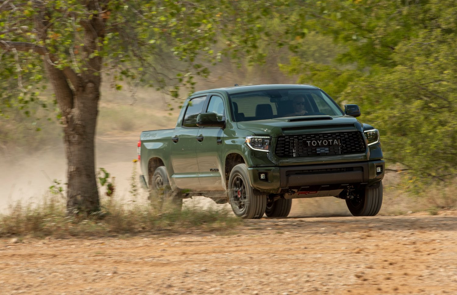 Toyota Tundra 2020: Alto consumo y diseño antiguo en el mercado usado.