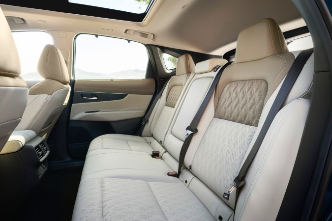 Nissan Murano 2026 tiene varias opciones con asientos de lujo.