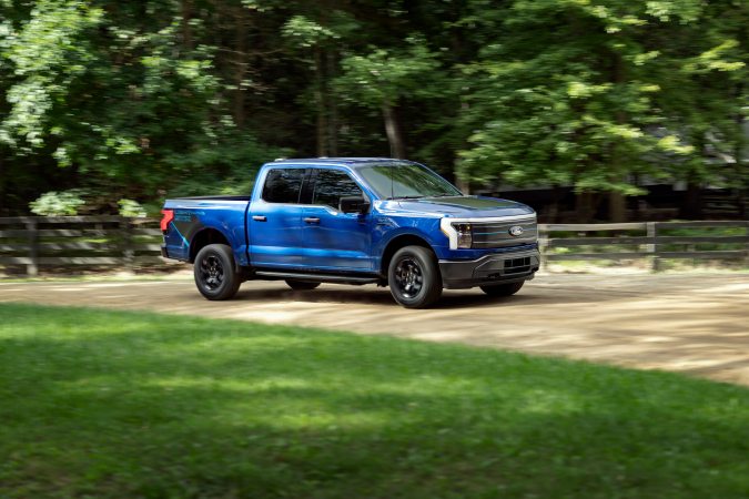 Ford F-150 Lightning STX ofrece varias capacidades off-road.